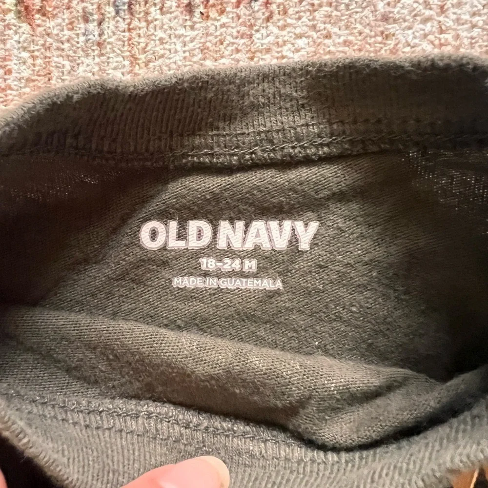 Old Navy Green Long Sleeve Graphic Tee